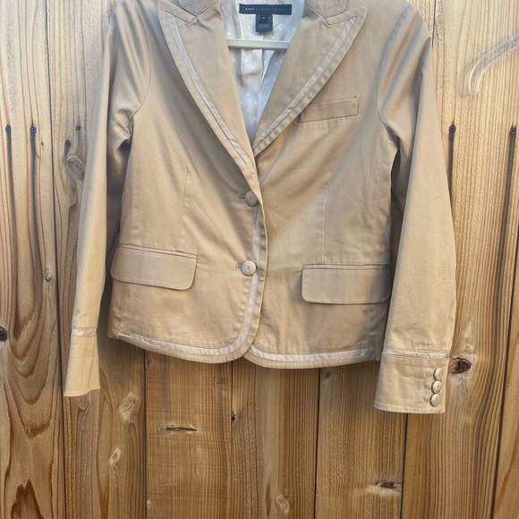 ESCADA blazer! Sits at hip-Worn with love, I’m sorry I haven’t ironed, read why - Picture 6 of 16